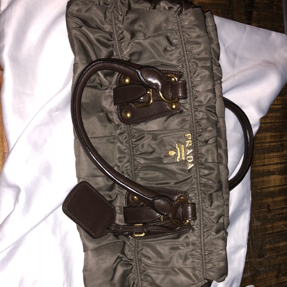 Prada - Picture 3 of 5